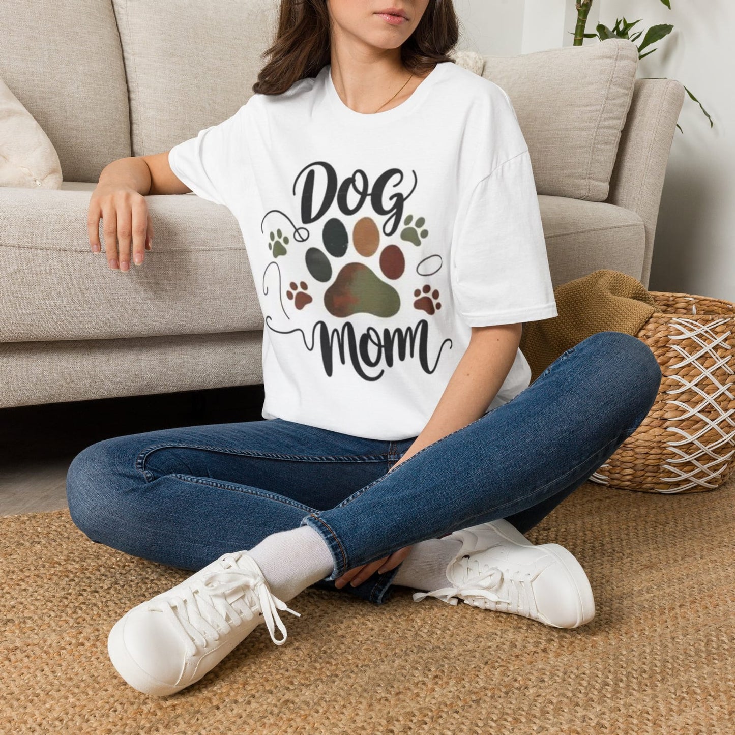 Dog Mom paw print design T-shirt | Paw Heart Graphic Tee